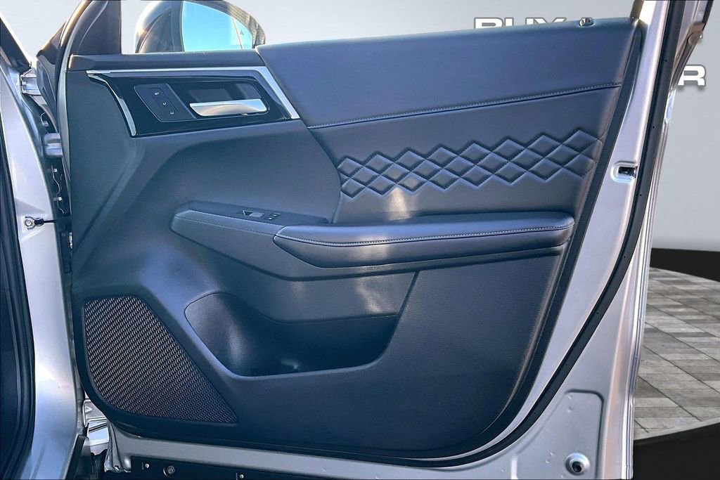 Used 2025 Mitsubishi Outlander SEL Black Edition image 24