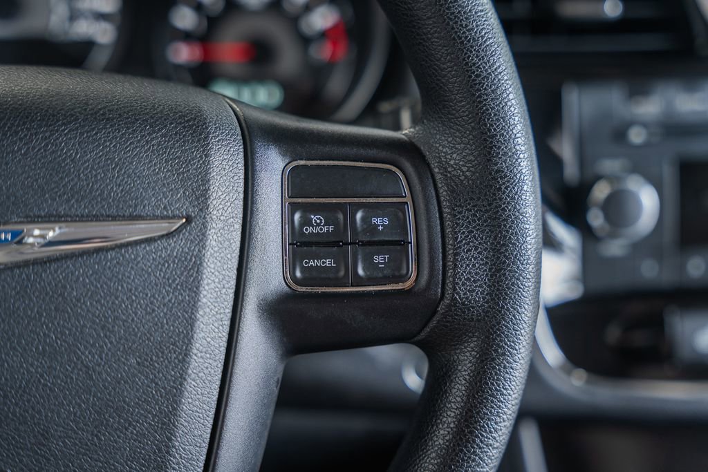 Used 2014 Chrysler 200 LX image 22