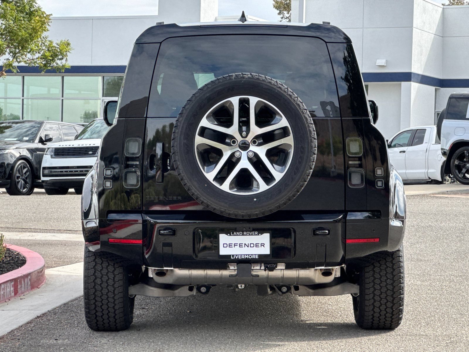 New 2026 Land Rover Defender 110 X-Dynamic SE AWD/4WD image 5