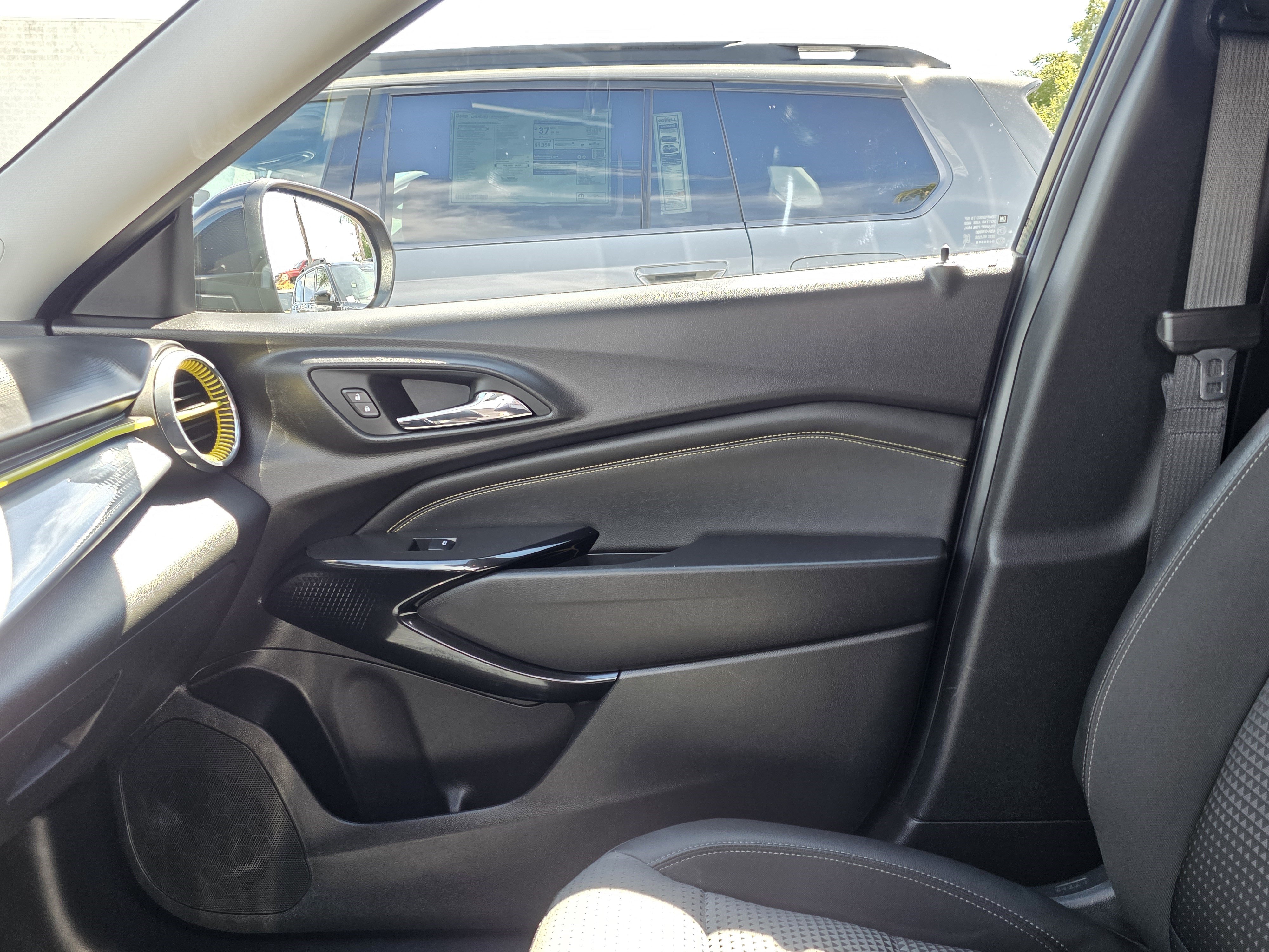 Used 2024 Chevrolet Trax LT w/ Driver Confidence Package FWD image 18