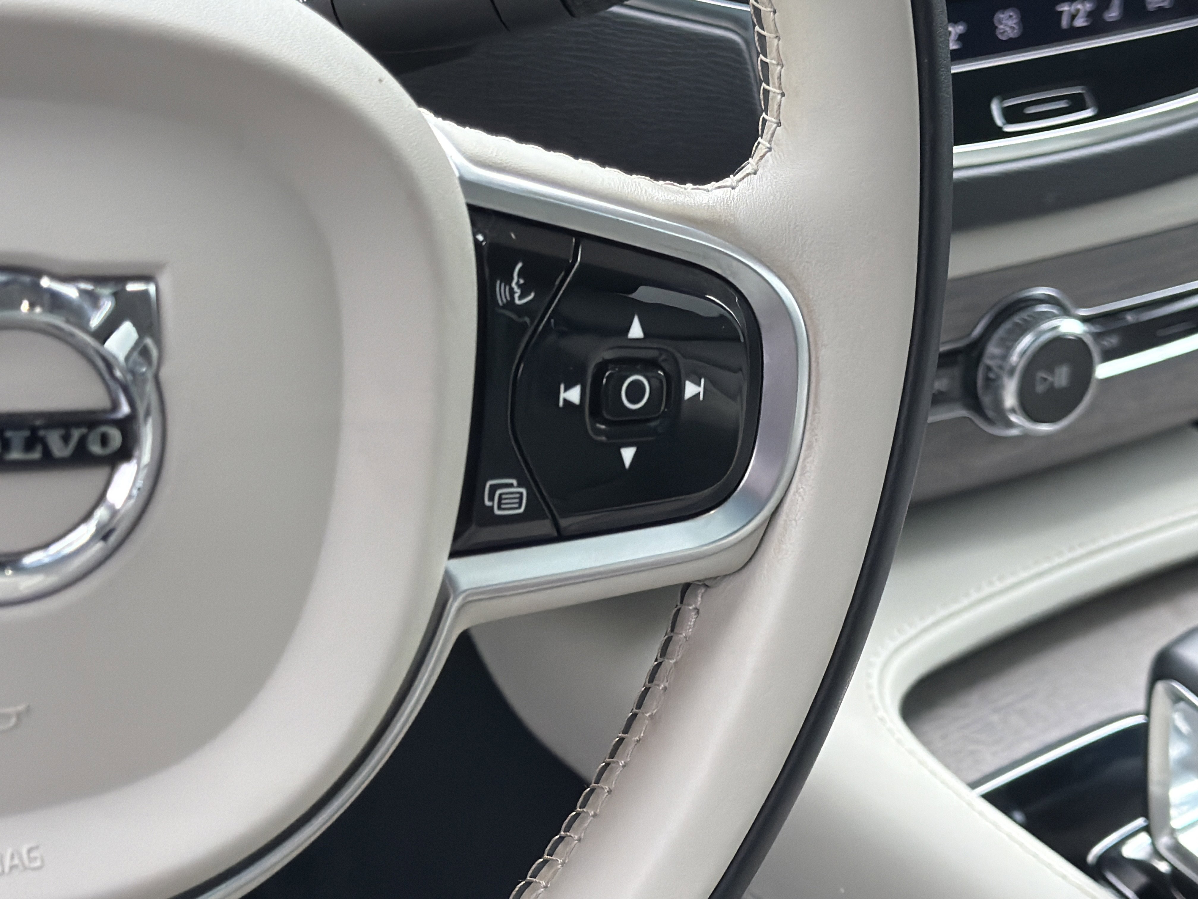 Certified 2023 Volvo XC90 B6 Core image 55