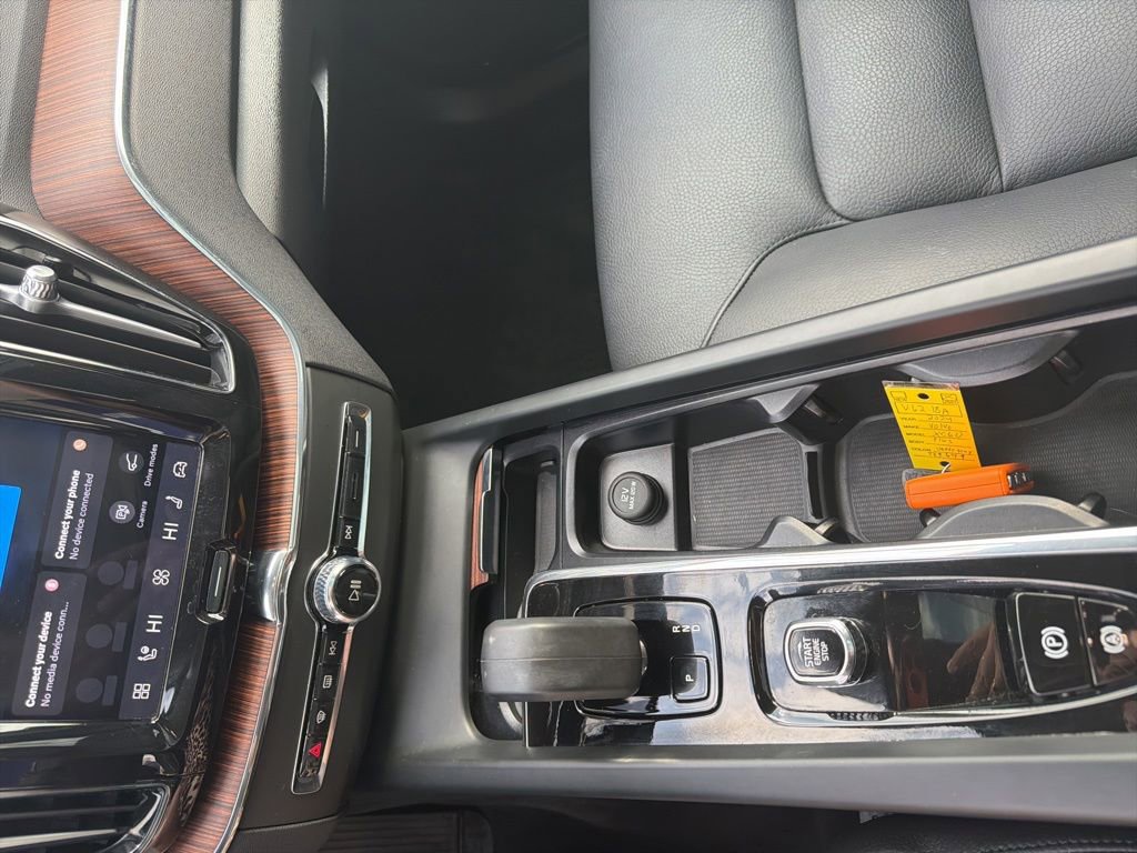 Certified 2024 Volvo XC60 B5 Plus AWD/4WD image 10