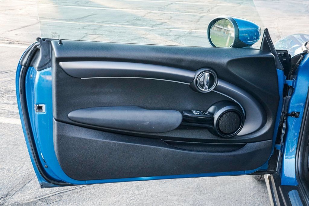 Certified 2023 MINI Cooper 2-Door Hardtop image 8