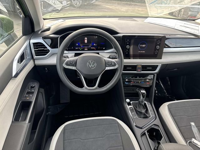 New 2025 Volkswagen Taos SE image 7