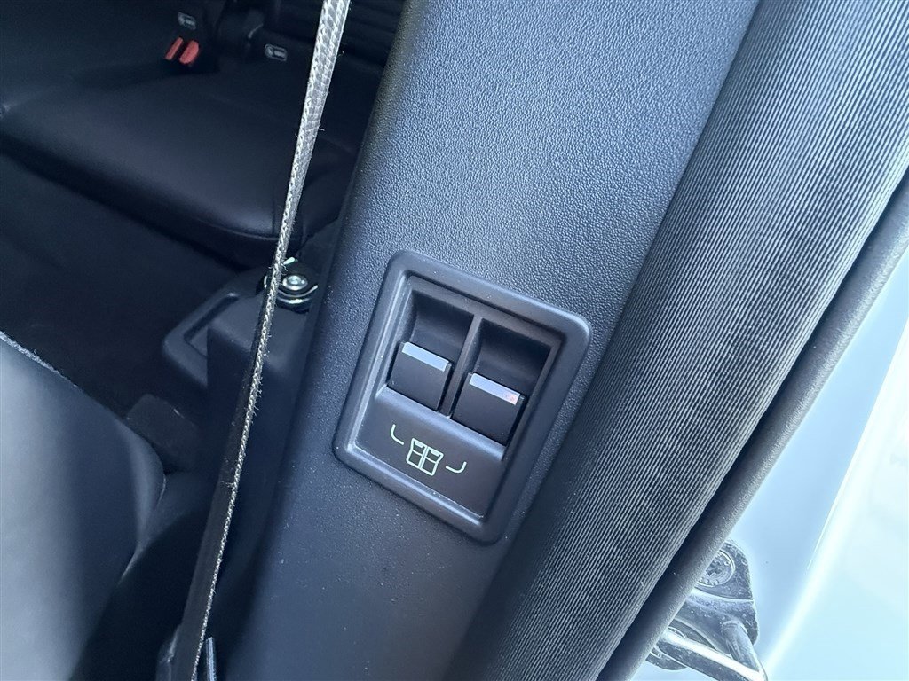 Used 2020 Land Rover Discovery HSE Luxury image 25