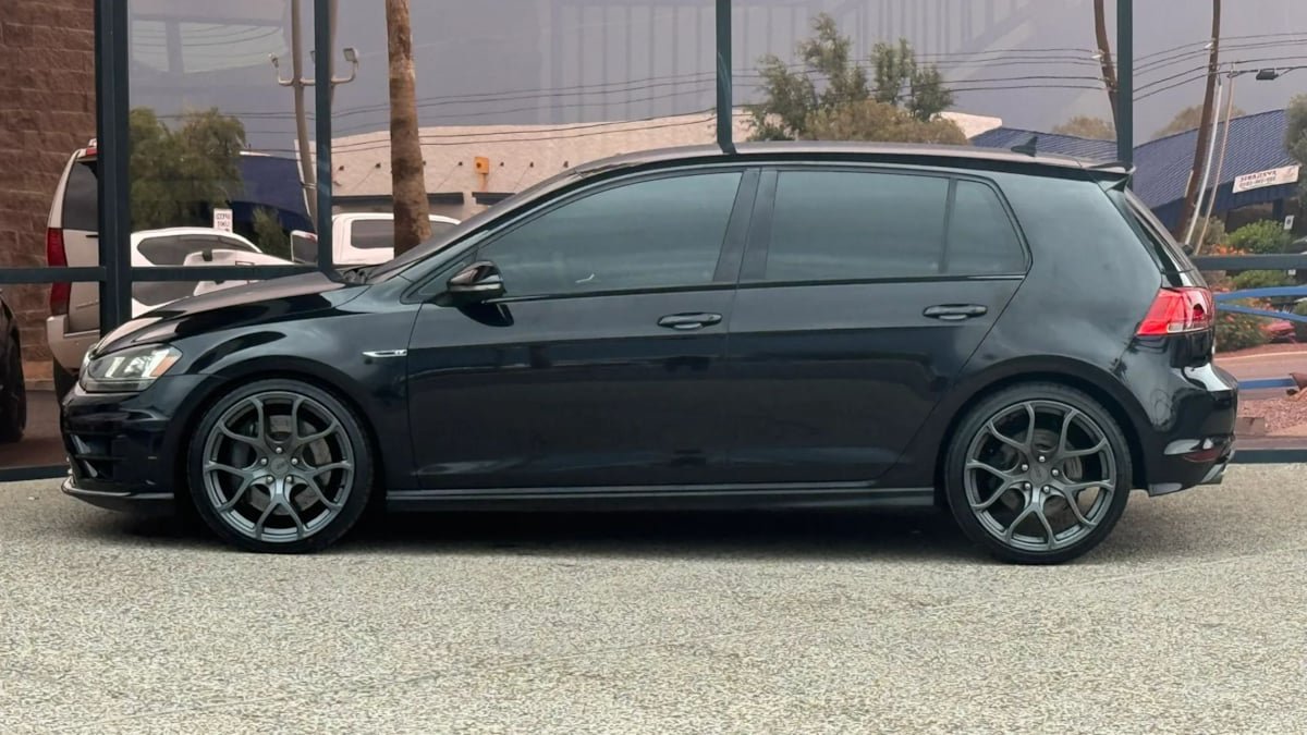 Used 2017 Volkswagen Golf R 4-Door AWD/4WD image 4