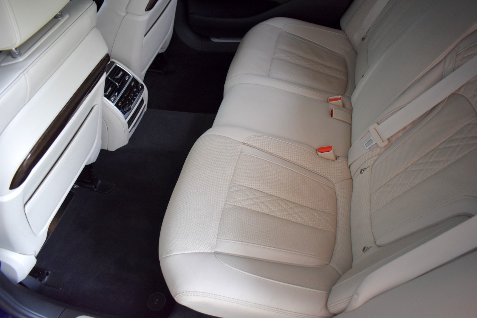Used 2022 BMW 750i xDrive w/ Luxury Rear Seating Package AWD/4WD image 33