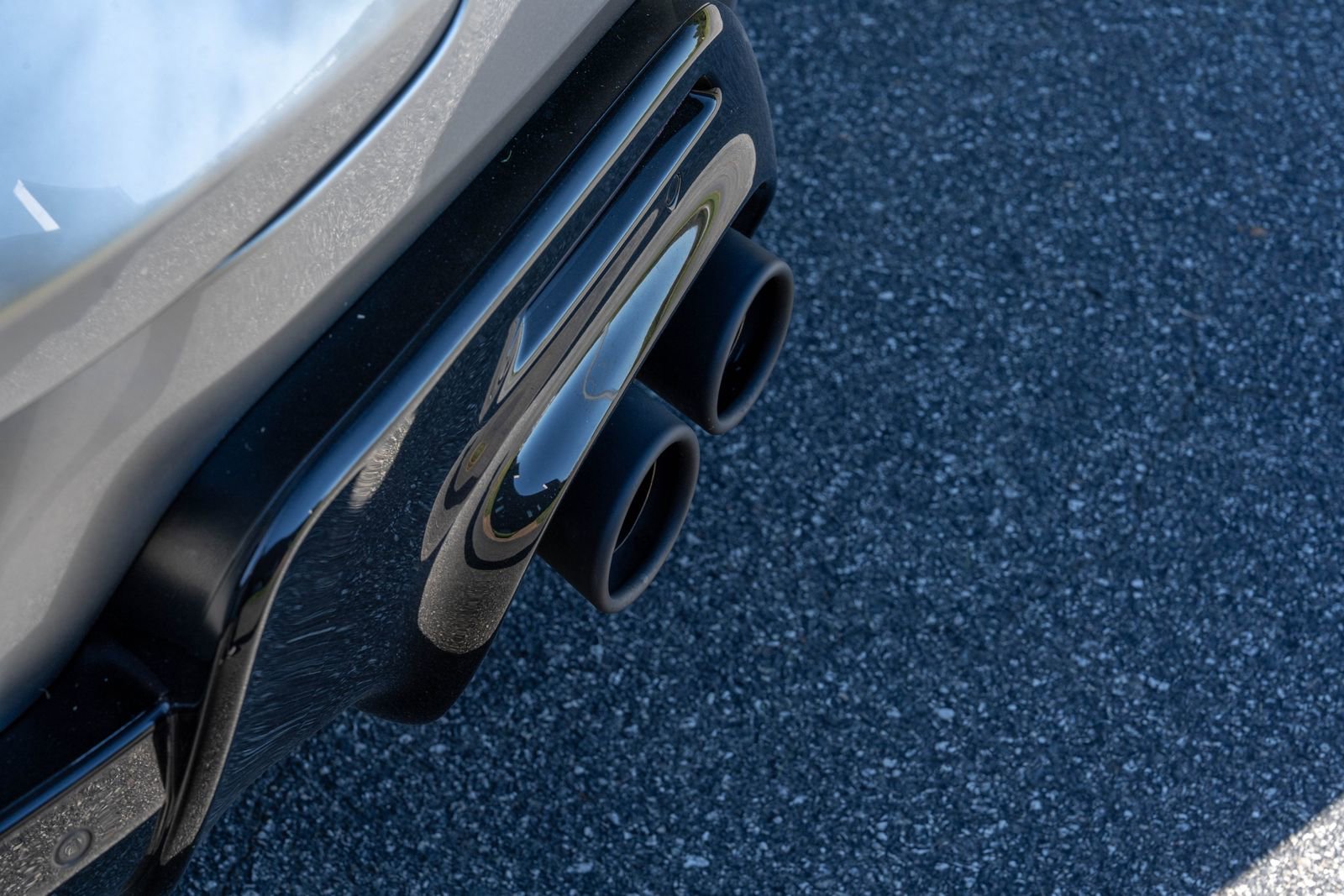 Certified 2025 Ferrari Purosangue image 19