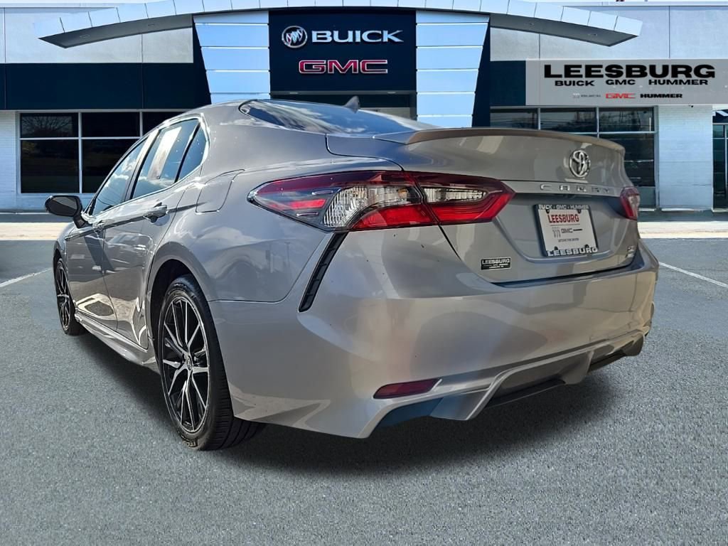 Used 2024 Toyota Camry SE w/ Cold Weather Package image 5