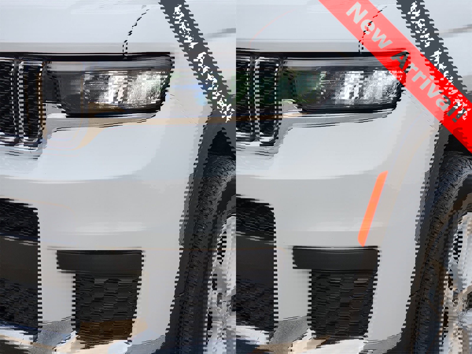 Used 2024 Jeep Grand Cherokee L Laredo image 8