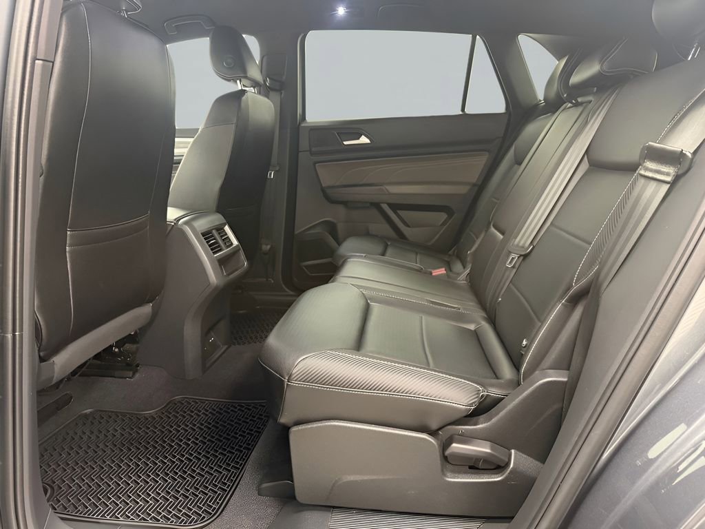 Used 2022 Volkswagen Atlas Cross Sport SE w/ Panoramic Sunroof Package FWD image 15