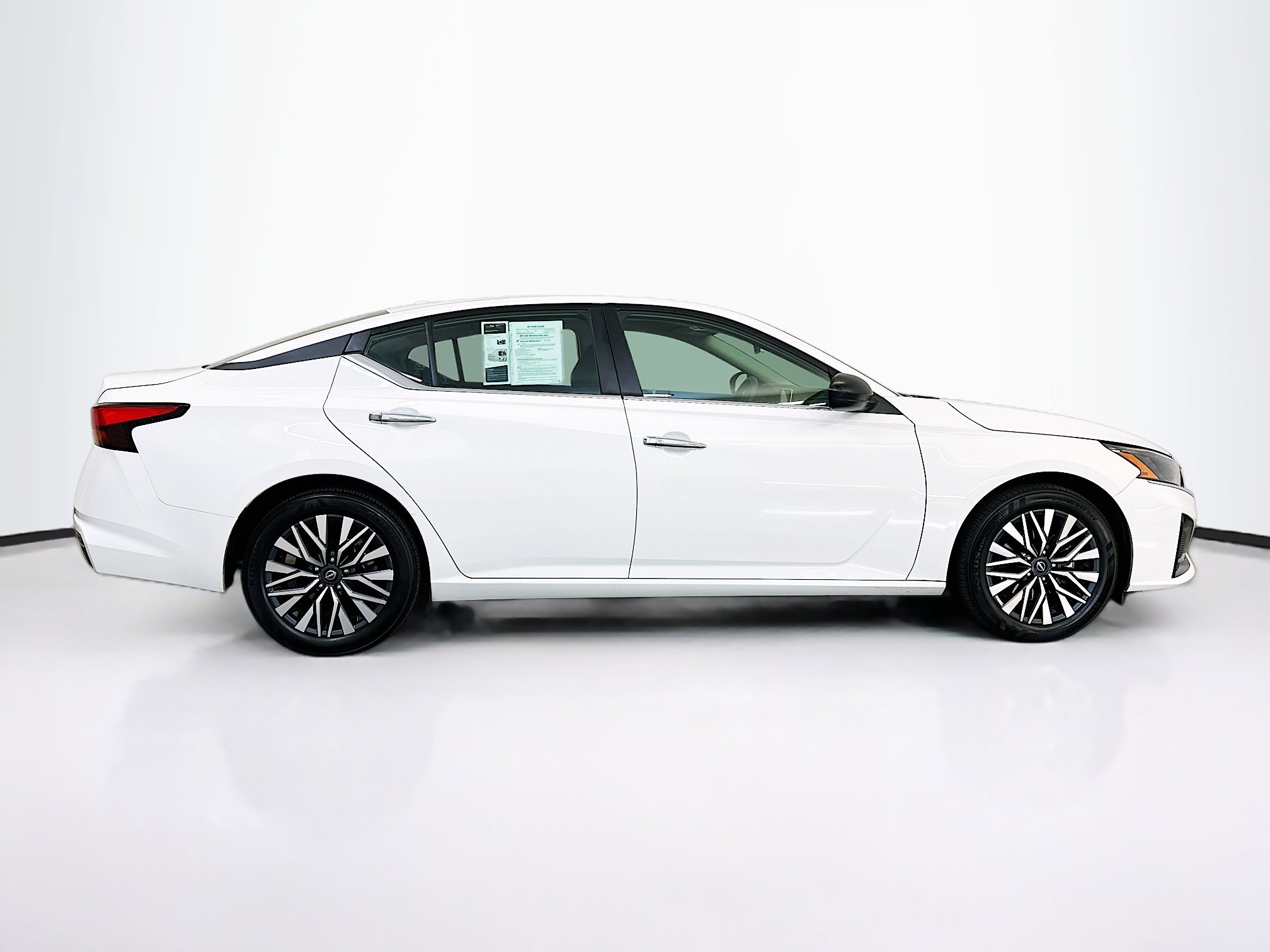 Used 2025 Nissan Altima 2.5 SV image 10