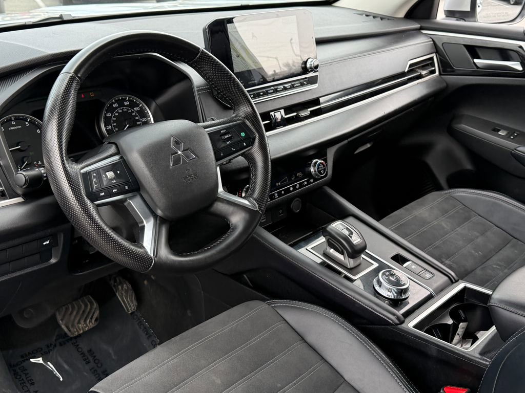 Used 2024 Mitsubishi Outlander SE image 21