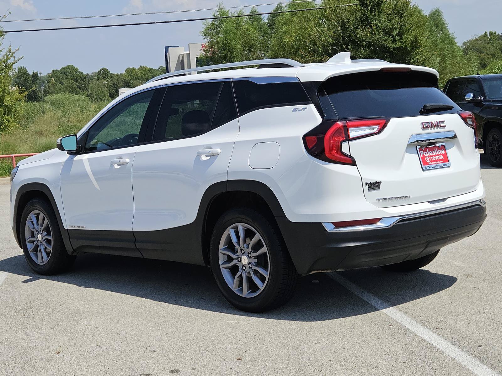 Used 2024 GMC Terrain SLT FWD image 6