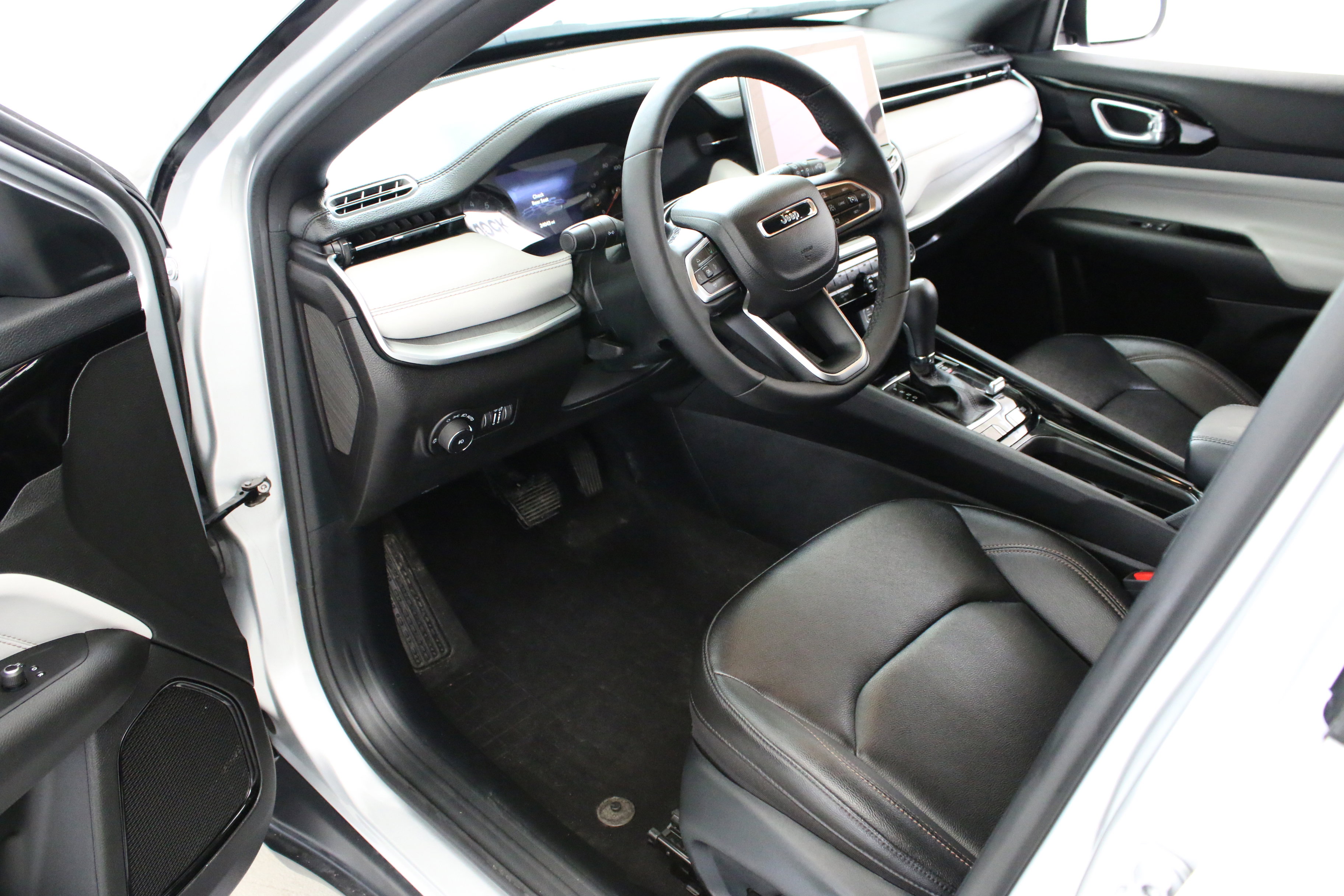 Used 2024 Jeep Compass Limited AWD/4WD image 22