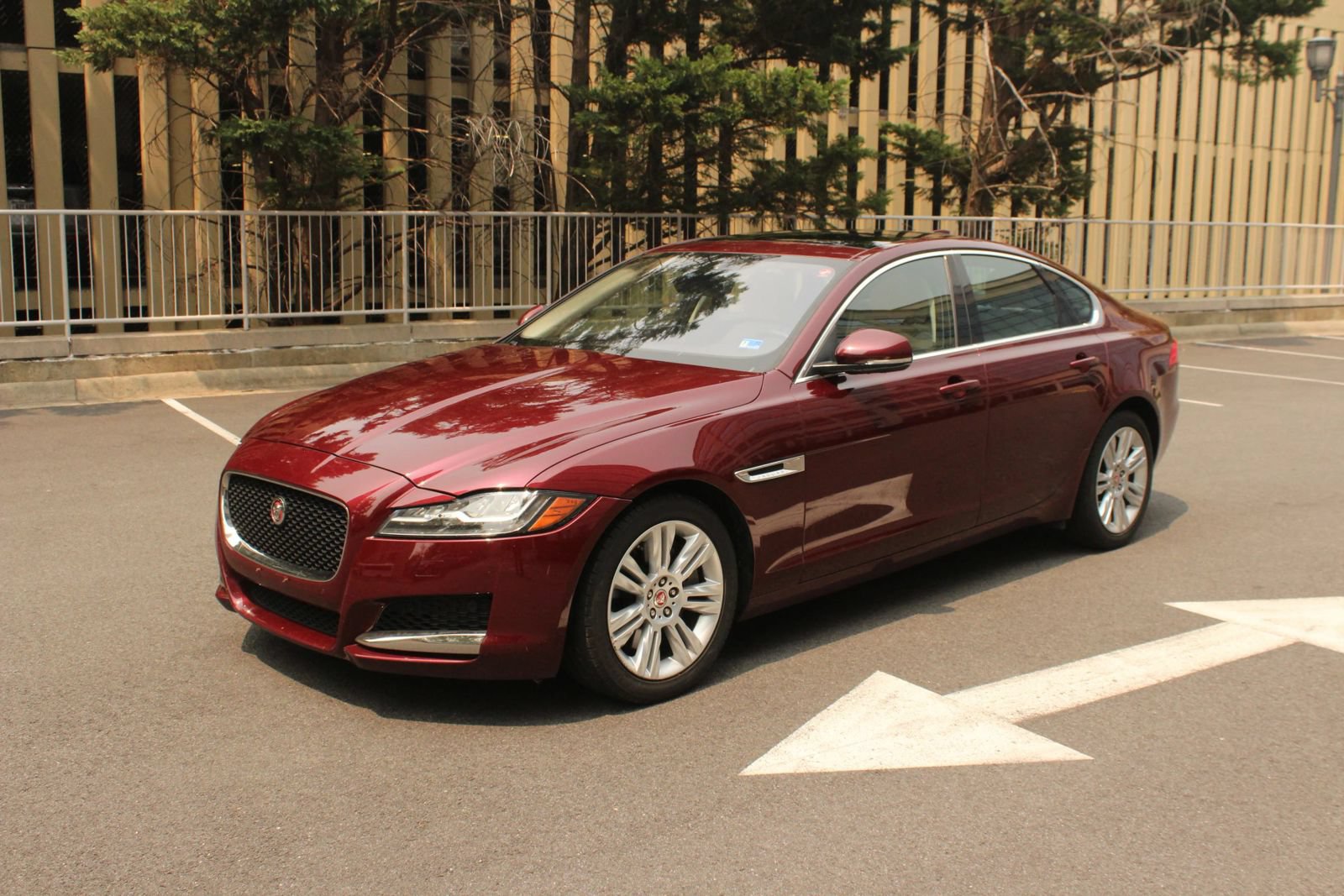 Used 2017 Jaguar XF Premium RWD image 12