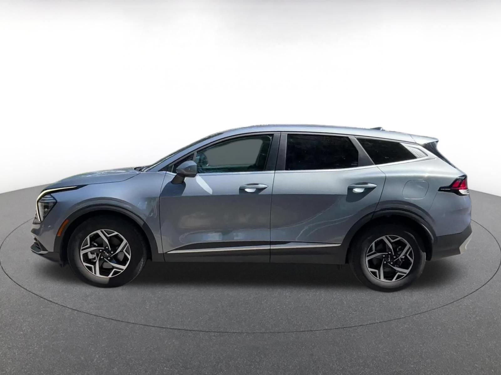 Used 2025 Kia Sportage LX FWD image 9