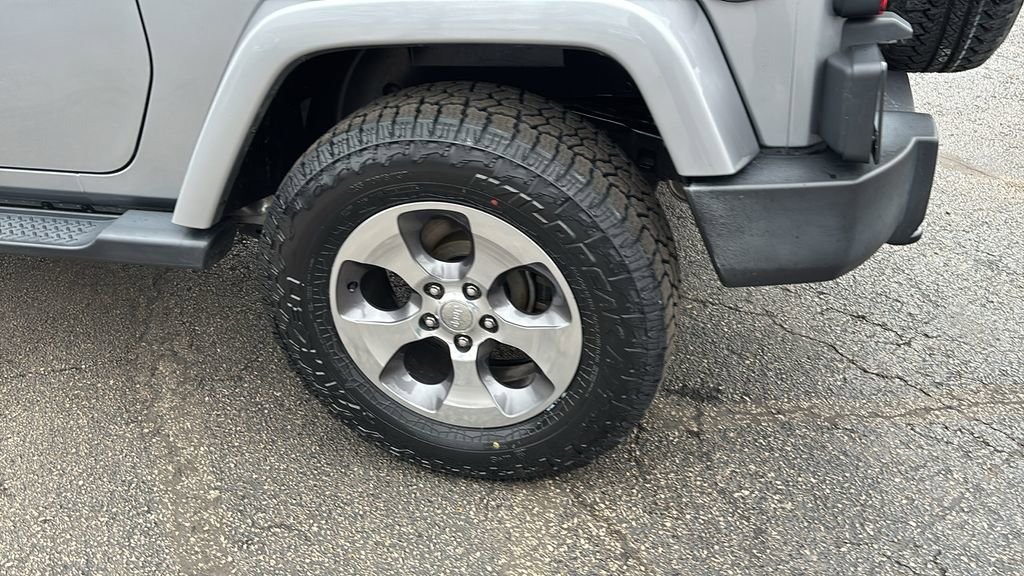 Used 2017 Jeep Wrangler Sahara image 9