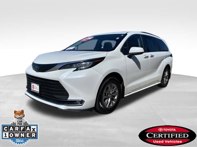 Certified 2023 Toyota Sienna XLE w/ XLE Plus Package image 1