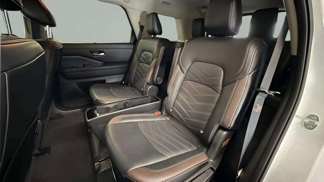 Used 2024 Nissan Pathfinder Platinum image 28