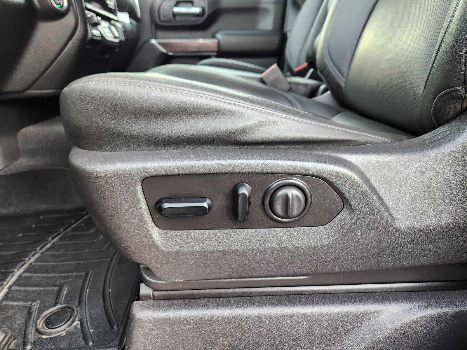 Used 2020 Chevrolet Silverado 3500 LTZ AWD/4WD image 31