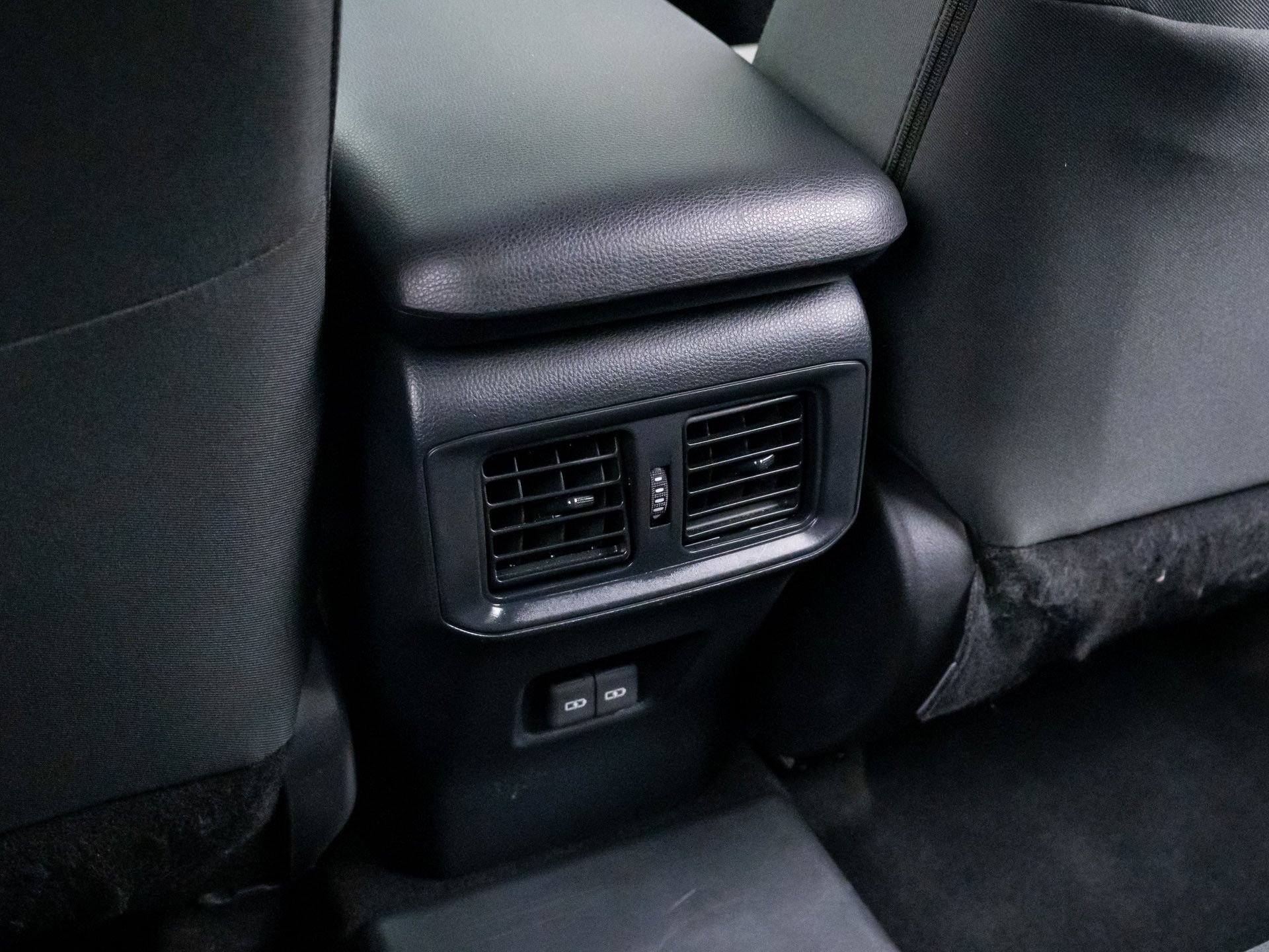 Used 2025 Toyota RAV4 SE AWD/4WD image 19