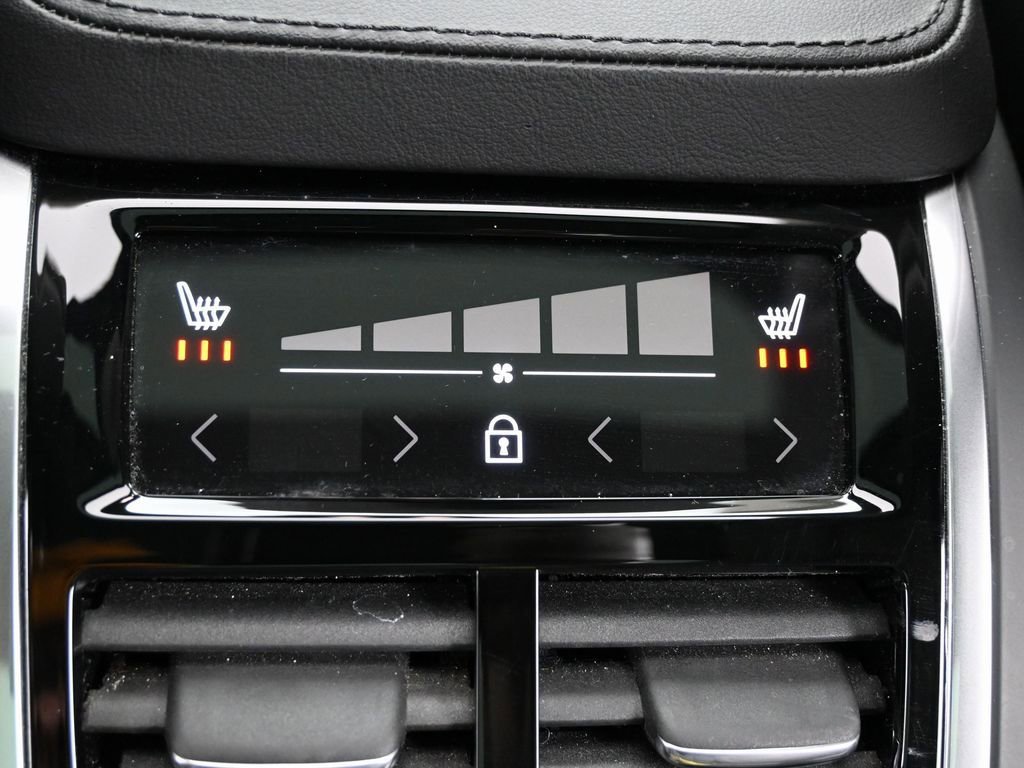 Used 2024 Volvo XC90 B5 Plus image 35