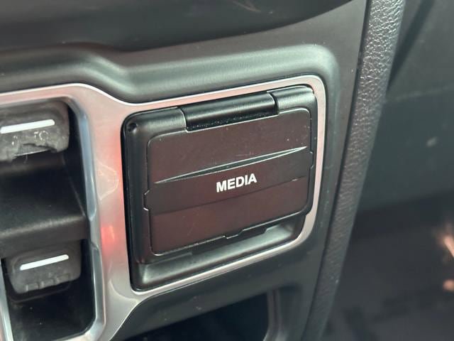 Used 2018 Jeep Wrangler Unlimited Sahara AWD/4WD image 24