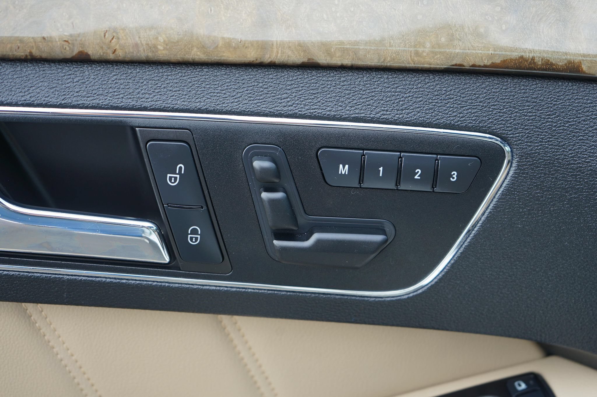 Used 2011 Mercedes-Benz E 350 4MATIC Sedan image 11