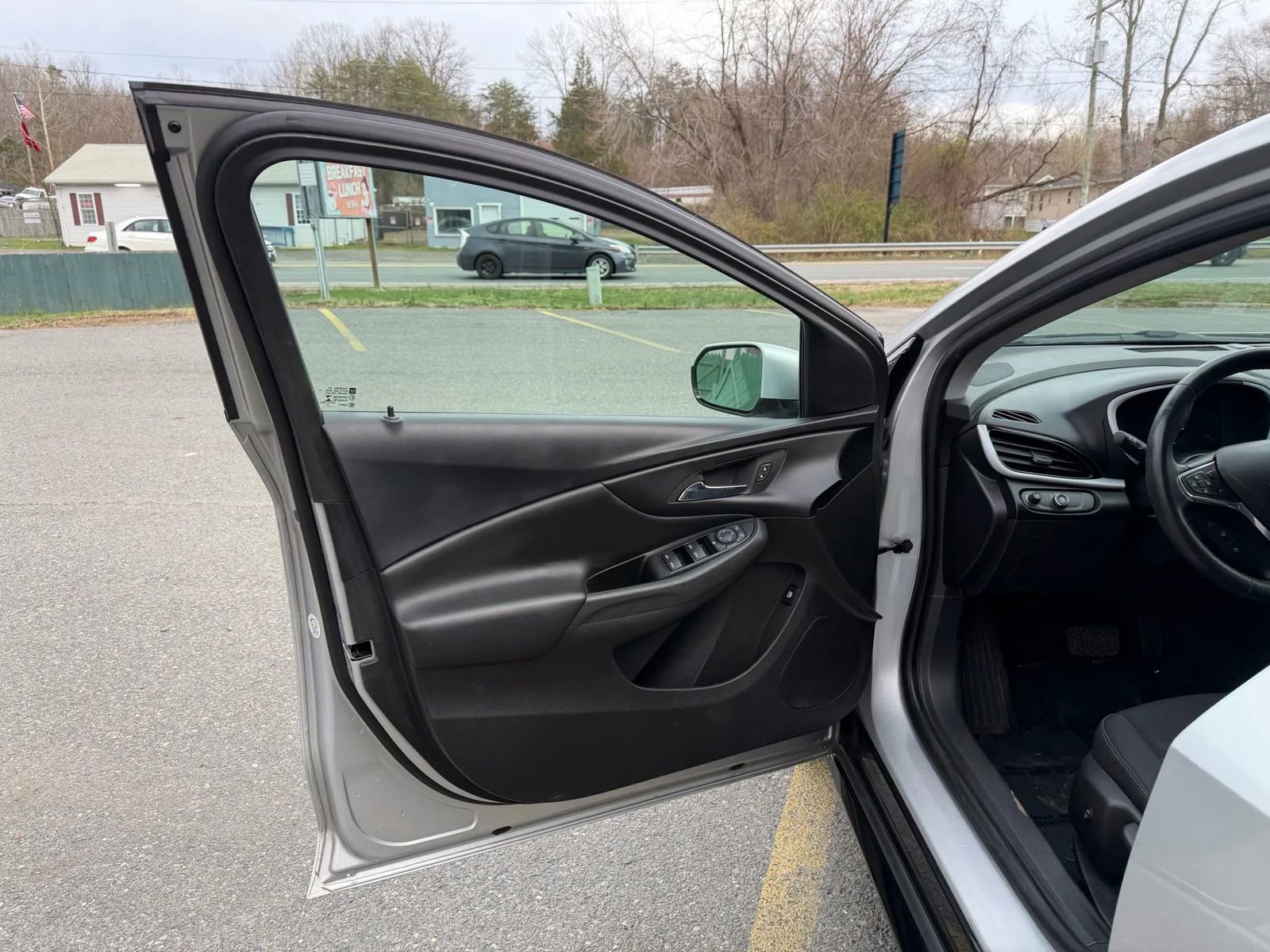 Used 2016 Chevrolet Volt LT FWD image 22