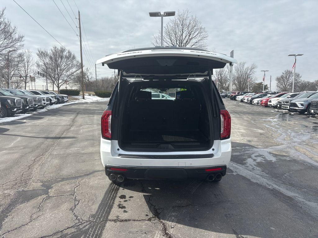 Used 2024 GMC Yukon XL Denali Ultimate image 11