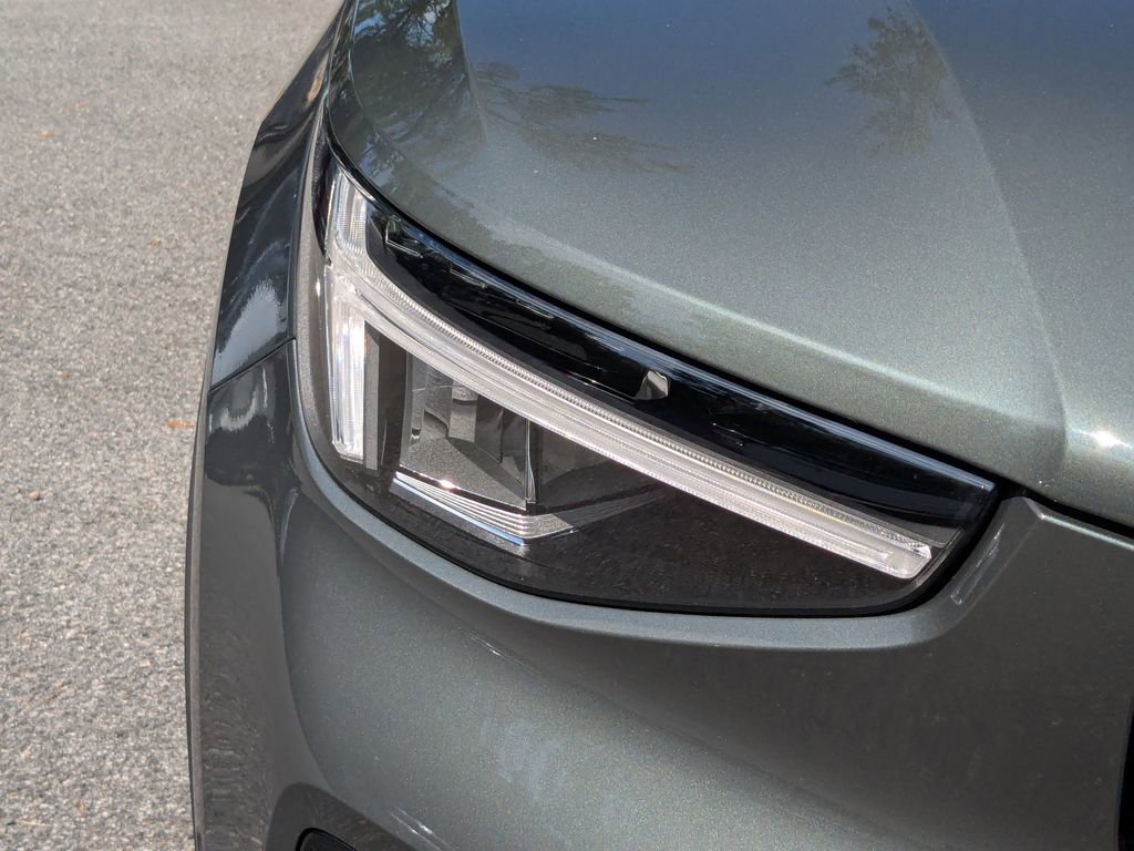 New 2026 Volvo XC40 B4 Plus w/ Climate Package image 9