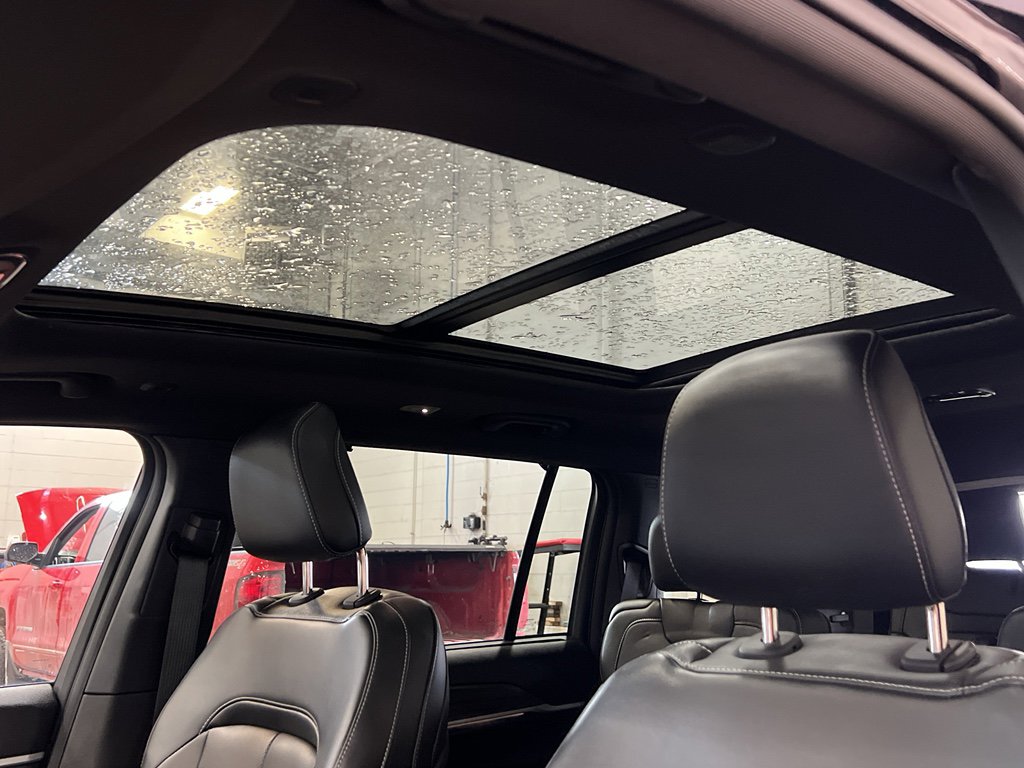 Used 2024 Jeep Grand Cherokee L Limited w/ Luxury Tech Group II image 18