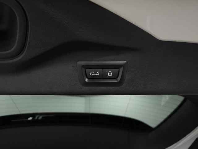 Used 2024 BMW X7 xDrive40i w/ M Sport Package image 11