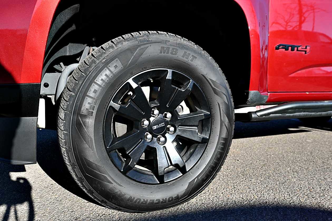 Used 2022 GMC Canyon AT4 image 8