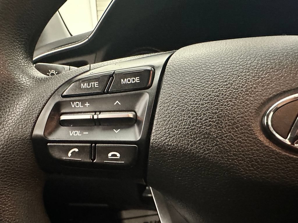 Used 2020 Hyundai Elantra SE w/ Cargo Package (C1) FWD image 12