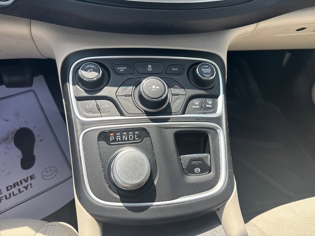 Used 2015 Chrysler 200 Limited FWD image 20