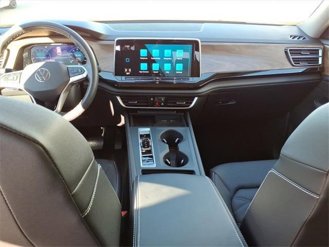 Certified 2025 Volkswagen Atlas SE image 11