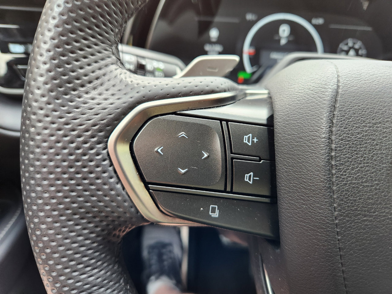 Used 2024 Lexus TX 500h AWD image 25