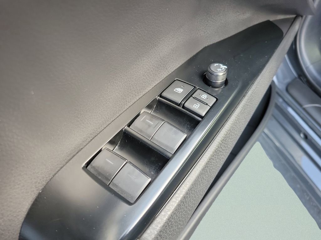 Used 2025 Toyota Camry SE image 20