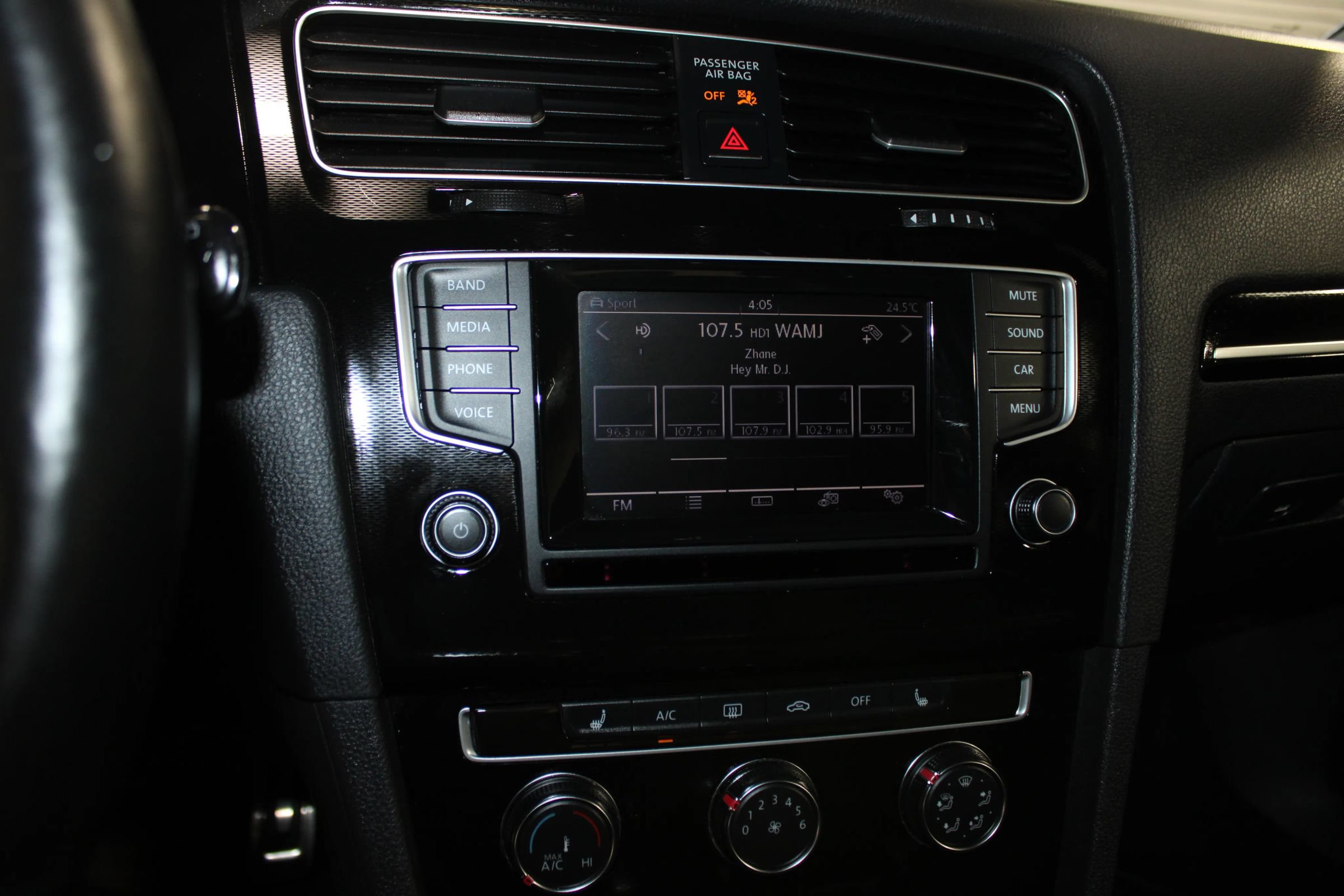 Used 2015 Volkswagen GTI SE FWD image 19