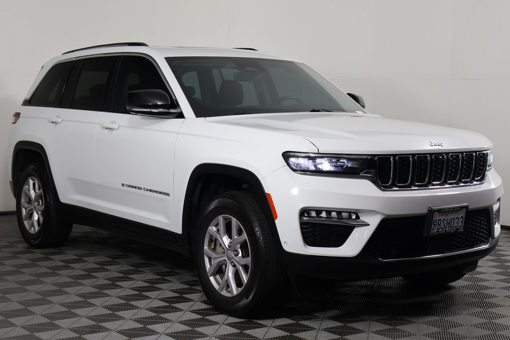 Used 2022 Jeep Grand Cherokee Limited w/ Luxury Tech Group II AWD/4WD image 3