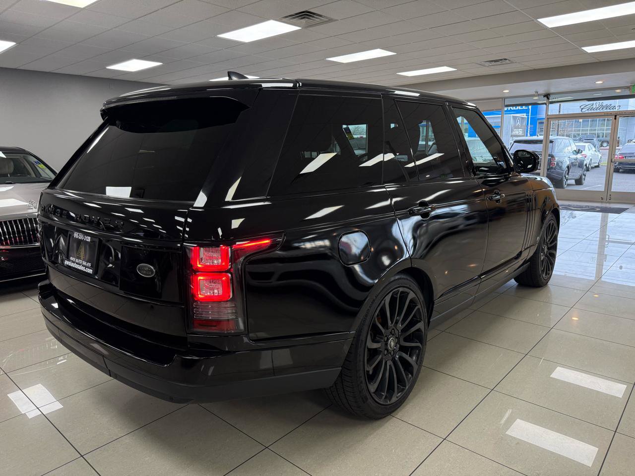 Used 2017 Land Rover Range Rover Supercharged image 2