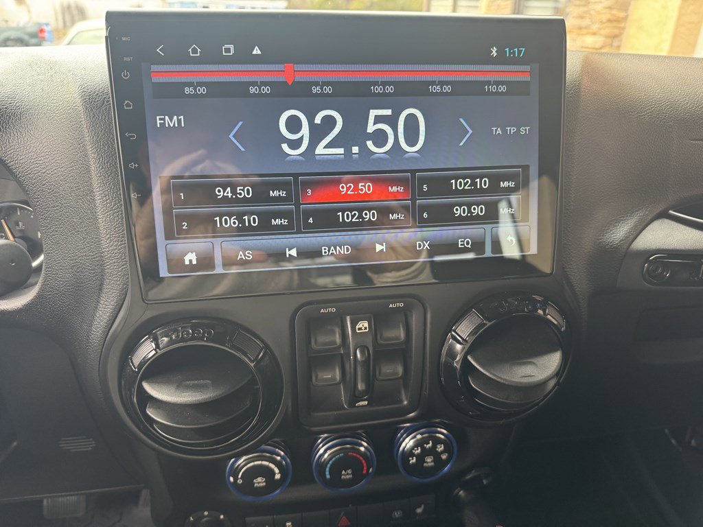 Used 2015 Jeep Wrangler Unlimited Sahara image 13