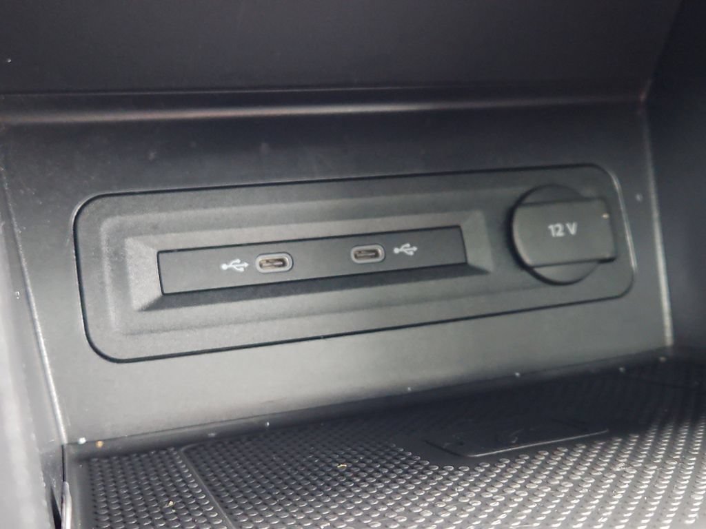 Used 2022 Volkswagen Atlas Cross Sport SEL R-Line AWD/4WD image 19
