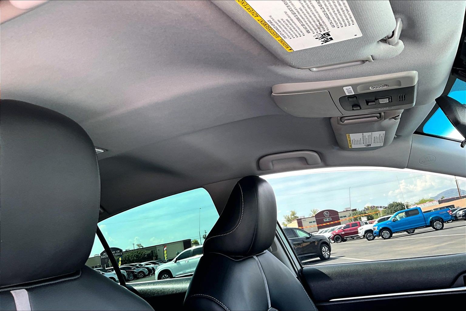 Used 2020 Toyota Camry SE FWD image 16