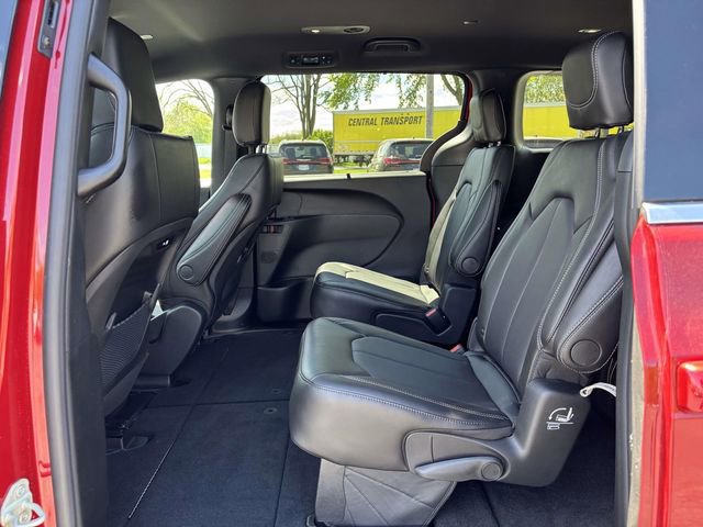 New 2027 Chrysler Pacifica Select FWD image 4