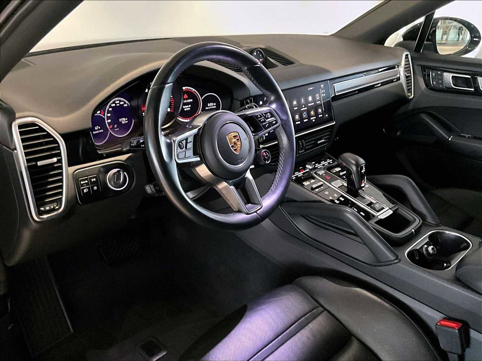 Used 2023 Porsche Cayenne Platinum Edition image 7