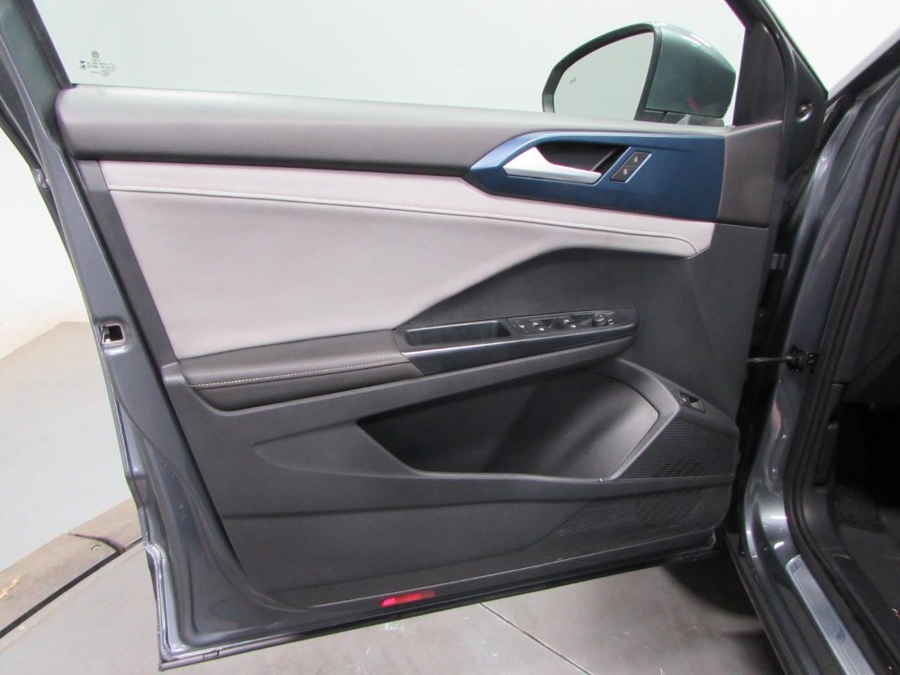 Used 2024 Volkswagen Taos SE AWD/4WD image 12
