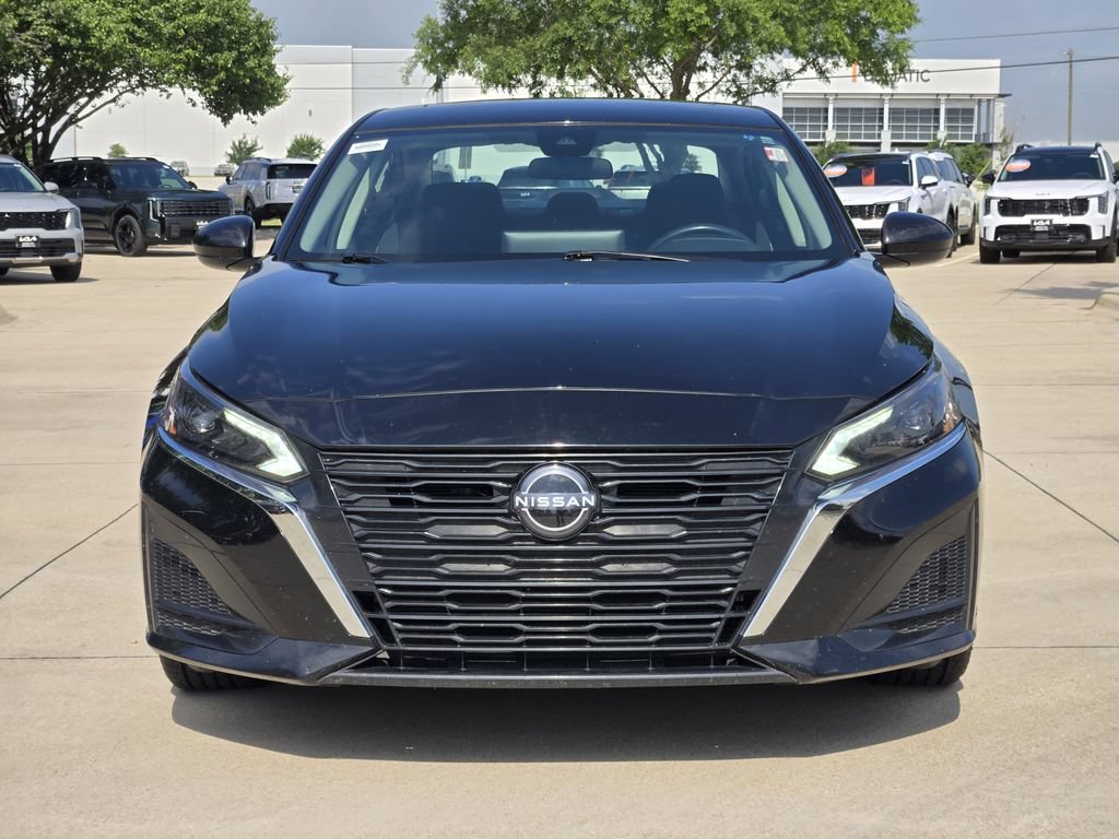 Used 2024 Nissan Altima 2.5 SV w/ SV Premium Package FWD image 11